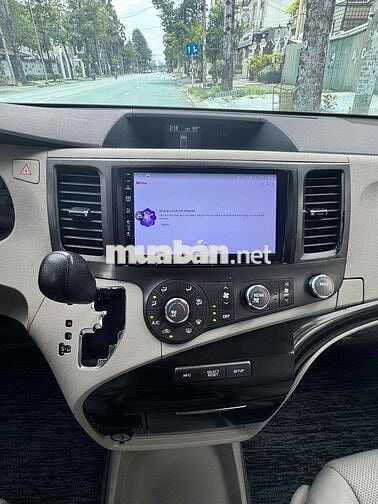 Toyota Sienna 2010 bản LE 2 cửa điện - 80000 km