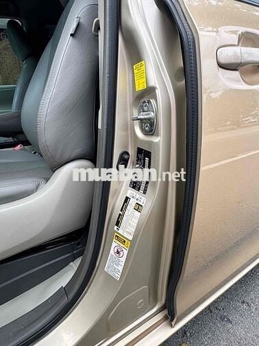 Toyota Sienna 2010 bản LE 2 cửa điện - 80000 km