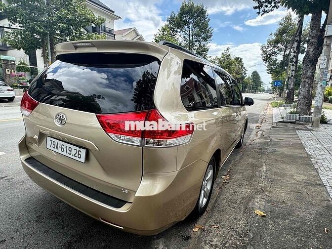 Toyota Sienna 2010 bản LE 2 cửa điện - 80000 km
