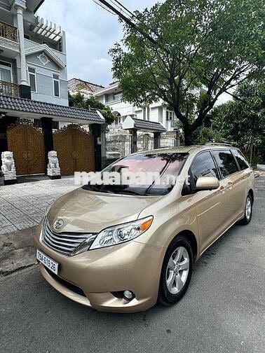 Toyota Sienna 2010 bản LE 2 cửa điện - 80000 km