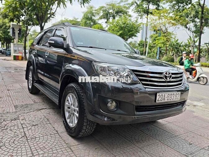 Toyota Fortuner 2013 2.7V 4x4 AT - 10000 km