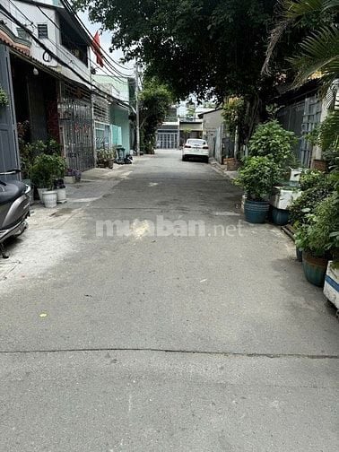 Nhà dt 64m2 đúc 1 lầu 3pn hẻm 8m đường Hương Lộ 2, Q. Bình Tân