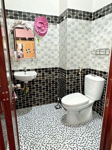 Nhà dt 64m2 đúc 1 lầu 3pn hẻm 8m đường Hương Lộ 2, Q. Bình Tân