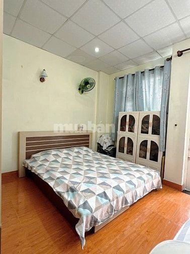 Nhà dt 64m2 đúc 1 lầu 3pn hẻm 8m đường Hương Lộ 2, Q. Bình Tân