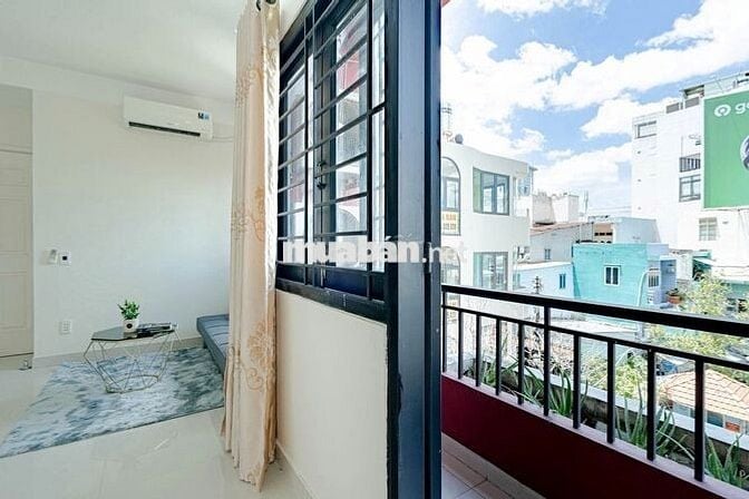 Cho Thuê Căn Hộ Ban Công Đầy Đủ Nội Thất Trung Tâm Q1