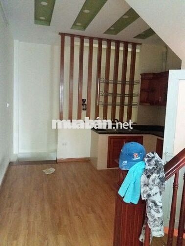 Cho thuê căn nhà 50m2 x 5 tầng mặt ngõ 381 phố Nguyễn Khang, Yên Hòa