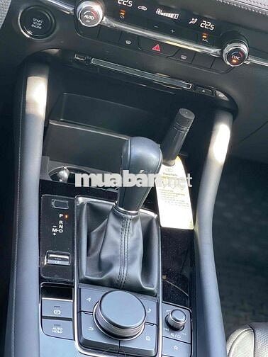 Mazda 3 2021 2.0L Signature Premium - 21000