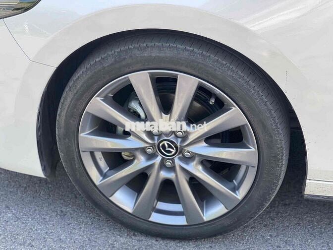 Mazda 3 2021 2.0L Signature Premium - 21000