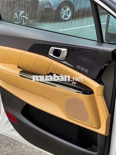 2021 2.2D Luxury 8 chỗ - 76000 km