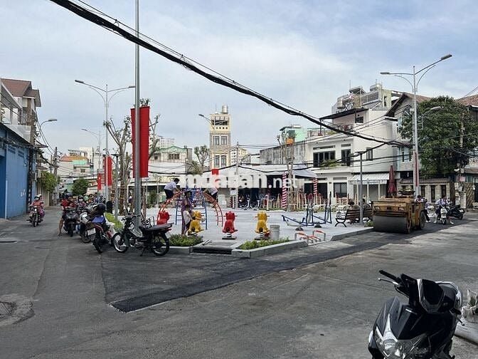 Phòng máy lạnh sạch đẹp, giáp Q10, ngay cạnh vòng xoay Lê Đại Hành