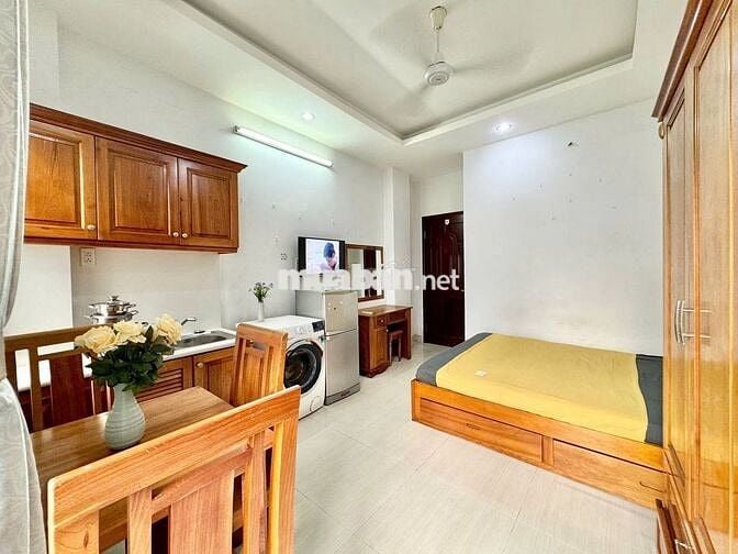 CĂN HỘ BANCON FULL NỘI THẤT CÓ THANG MÁY NỘI THẤT MỚI XỊN NGAY BỜ KÈ