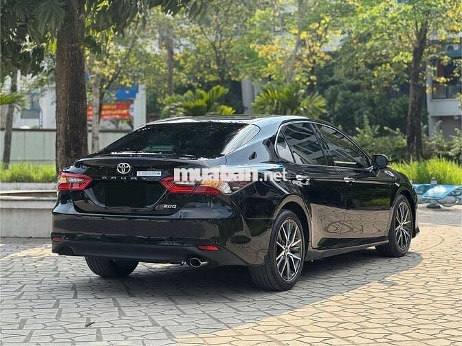 Toyota Camry 2023 2.0Q - 24,000 km. Siêu đẹp.