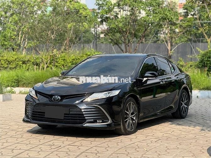 Toyota Camry 2023 2.0Q - 24,000 km. Siêu đẹp.