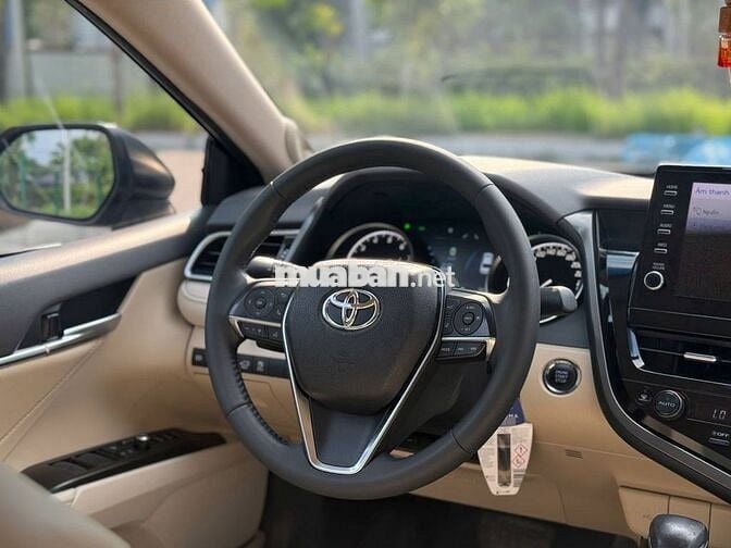 Toyota Camry 2023 2.0Q - 24,000 km. Siêu đẹp.