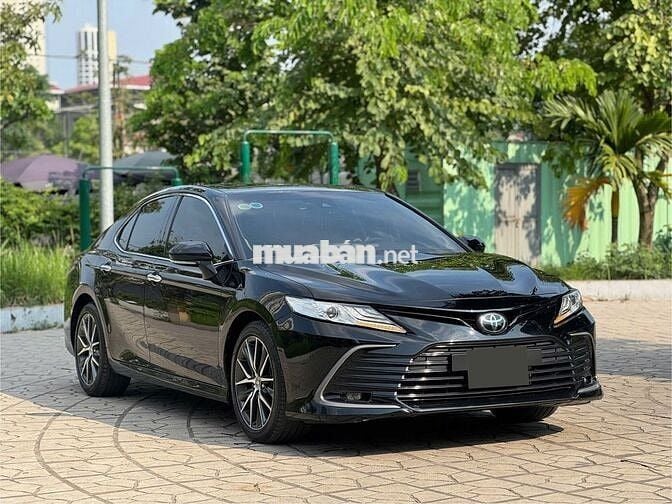 Toyota Camry 2023 2.0Q - 24,000 km. Siêu đẹp.