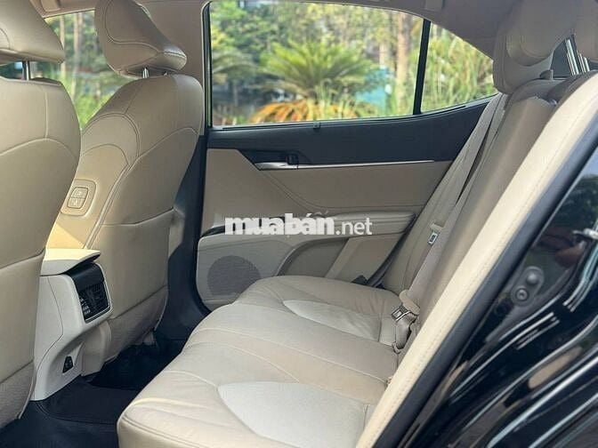 Toyota Camry 2023 2.0Q - 24,000 km. Siêu đẹp.