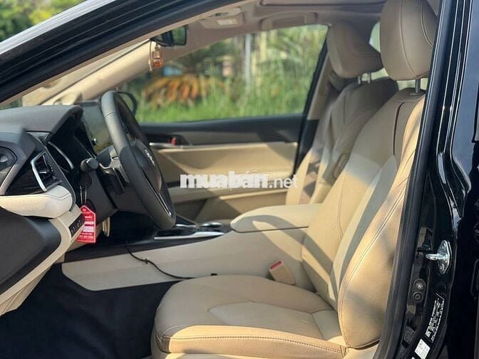 Toyota Camry 2023 2.0Q - 24,000 km. Siêu đẹp.