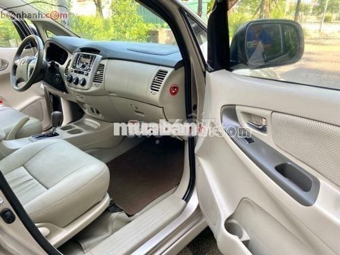 Toyota Innova 2.0G 2012
