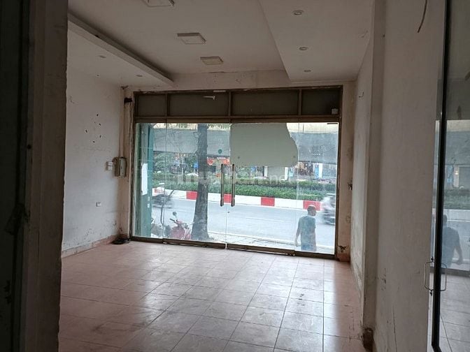 Cho thuê cửa hàng 70m2, mặt đường Nguyễn Chí Thanh, Hà Nội