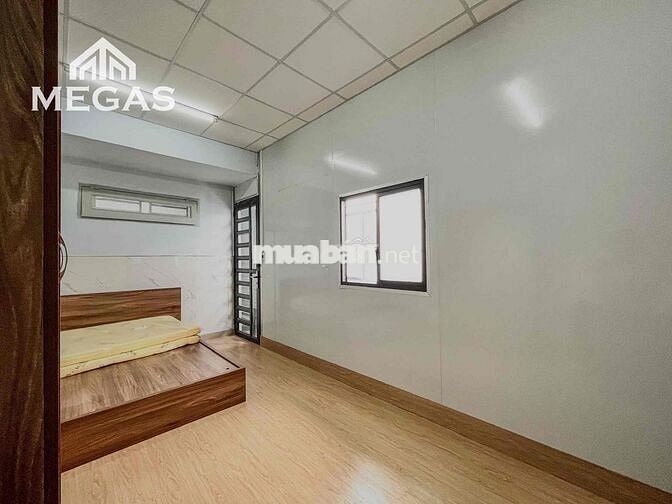 Đầy Đủ Nội Thất - Cửa Sổ, Ban Công - Ngay Lê Văn Khương _ Nhà máy bia