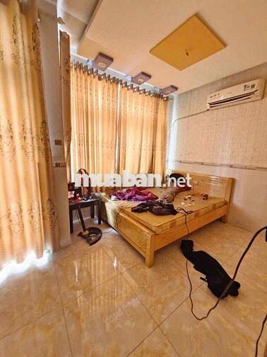 Nhà nguyên căn, hẻm xe hơi đậu trước nhà