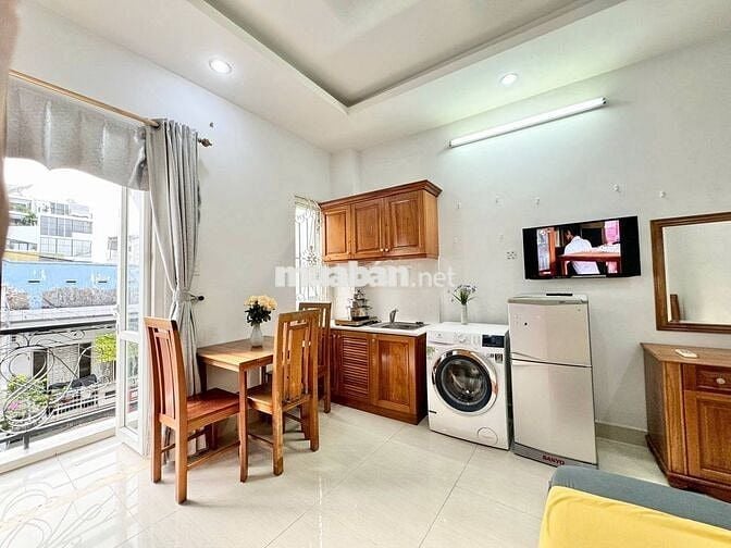 CĂN HỘ BANCON FULL NỘI THẤT CÓ THANG MÁY NỘI THẤT MỚI XỊN NGAY BỜ KÈ