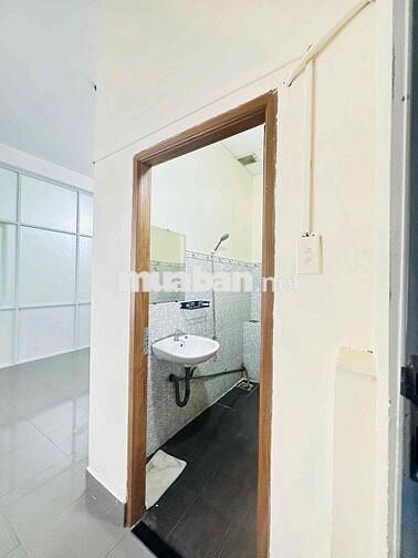 CĂN HỘ 1 PHÒNG NGỦ TÁCH BẾP FULL NỘI THẤT CÓ CỬA SỔ TRỜI SIÊU THOÁNG