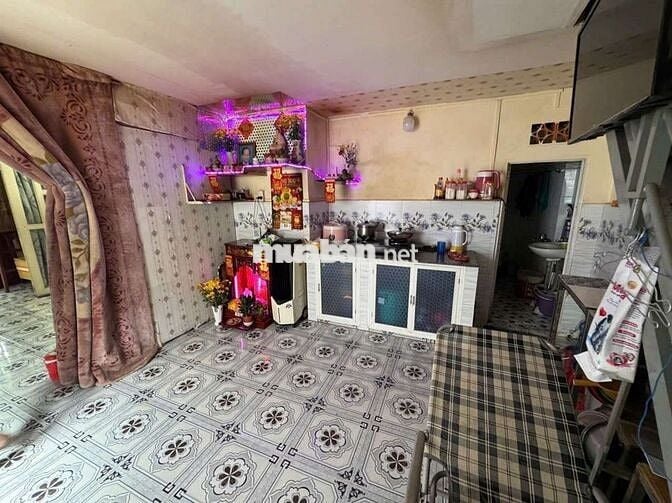 Bán nhà Phạm Văn Chí Quận 6 dt 3,3x8m giá 3,3 tỷ.