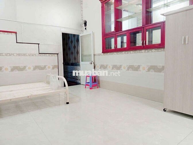 Phòng tầng trệt rộng full nội thất