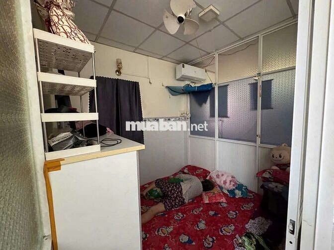 Bán nhà Phạm Văn Chí Quận 6 dt 3,3x8m giá 3,3 tỷ.