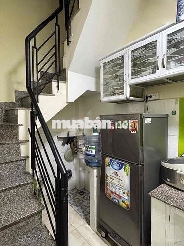 cho thuê nhà nguyên căn. 2pn2wc Nguyễn văn nguyễn Q1