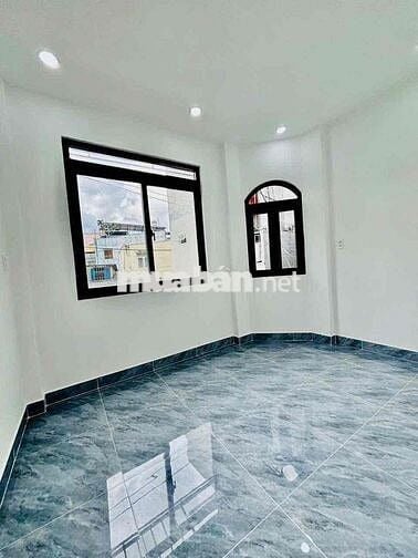 QUẬN 6 , 2 PN DỌN VÀ Ở NGAY CHỈ HƠN 3 TỶ