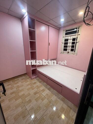 Nhà mặt tiền, có sân, 1 lầu, 2 PN, có nội thất sẵn (Long Thới, Nhà Bè)