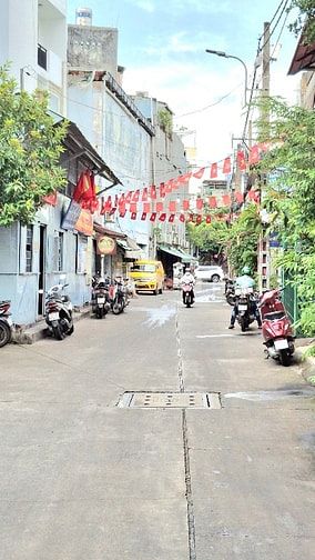 Hẻm xe hơi CMT8 thông ra Hồ B Kiện,Gần C Viên,Chợ,Siêu Thị,Phố Ẩm Thực