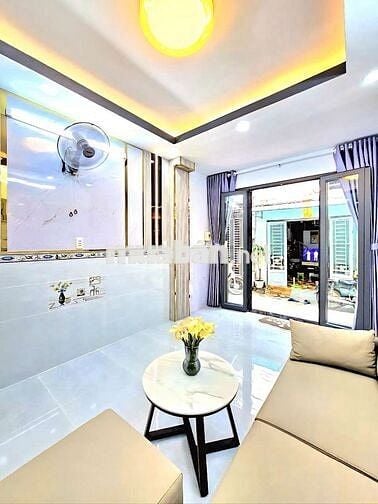 Nhà bán 2 phòng ngủ 2 vệ sinh, gần chợ Phú Xuân