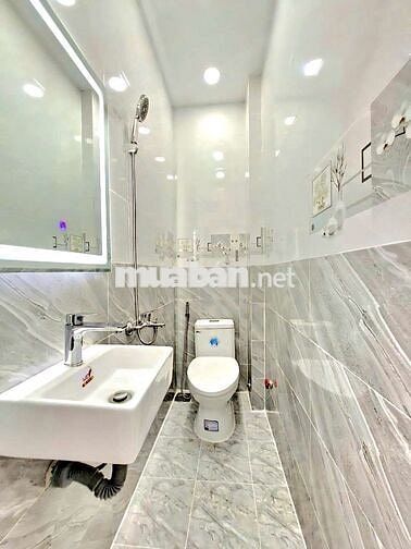 Nhà bán 2 phòng ngủ 2 vệ sinh, gần chợ Phú Xuân