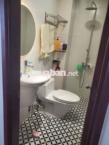 Cho thuê nhà Hẻm Xe Hơi Trệt 2 Lầu Full Nội Thất , Q1