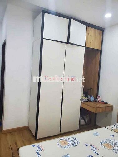 Cho thuê nhà Hẻm Xe Hơi Trệt 2 Lầu Full Nội Thất , Q1