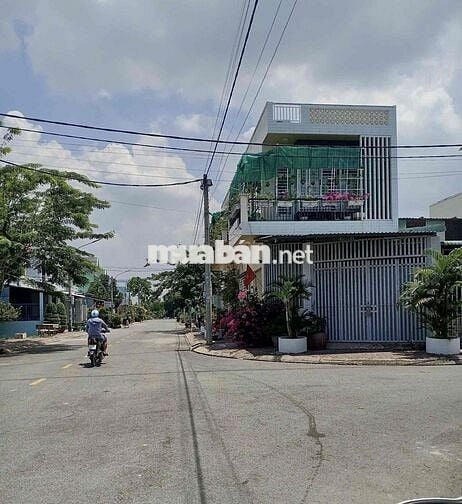 Nhà 2 mặt tiền. 1 Trệt 1 Lầu, Đường nhựa 10m. Full nội thất DTSD 200m2