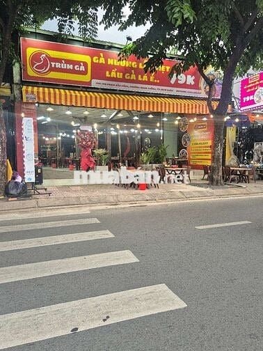 cần cho thuê mặt bằng bán buổi sáng vỉa hè rộng