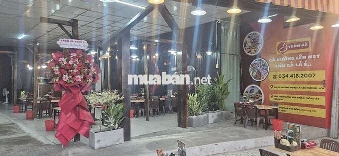 cần cho thuê mặt bằng bán buổi sáng vỉa hè rộng