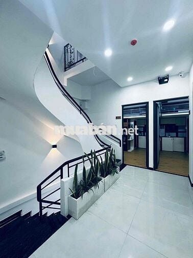 SIÊU PHẨM CỰC HOT !! Tân Bình - Phường 13 - Nhà đẹp 8 PN có gara