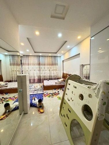 Duy Nhất Căn Nhà 50m2 giá 3ty600 tại Trần Bình Trọng, cho thuê 18tr