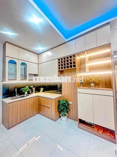 Hiếm !giá đầu tư ,ngõ 3 gác gần ô tô full nội thất sổ vuông nở hậu