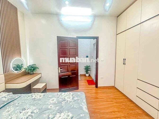 Hiếm !giá đầu tư ,ngõ 3 gác gần ô tô full nội thất sổ vuông nở hậu