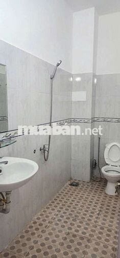NHÀ DIỆN TÍCH 4*25, TRỆT LẦU, 3PN, SÂN XE HƠI, GẦN ỦY BAN THẠNH XUÂN