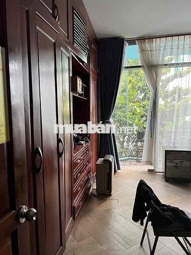 HẺM XE HƠI - XE HƠI NGỦ TRONG NHÀ   KHÁCH MUA VỪA Ở VỪA KINH DOANH .