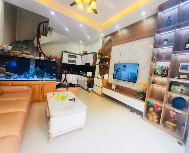 Phân lô Phạm Thận Duật 35m2*6T ô tô đỗ cửa, nhà đẹp, dân trí cao 12 tỷ