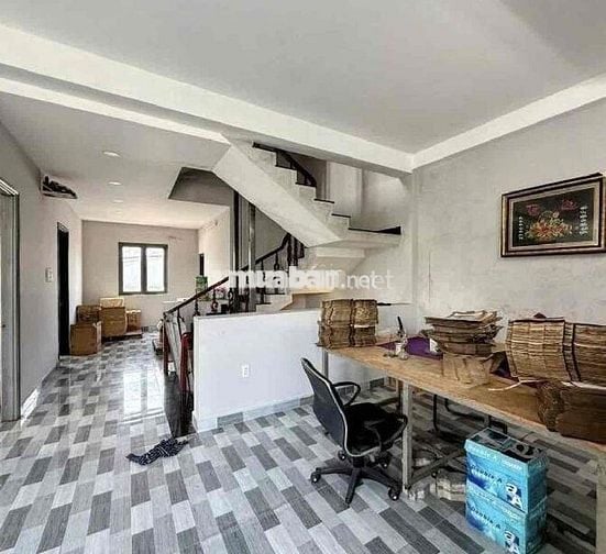 bán căn nhà biệt thự bốn tầng đường thông xe tải dt 9x18 đối diện trườ