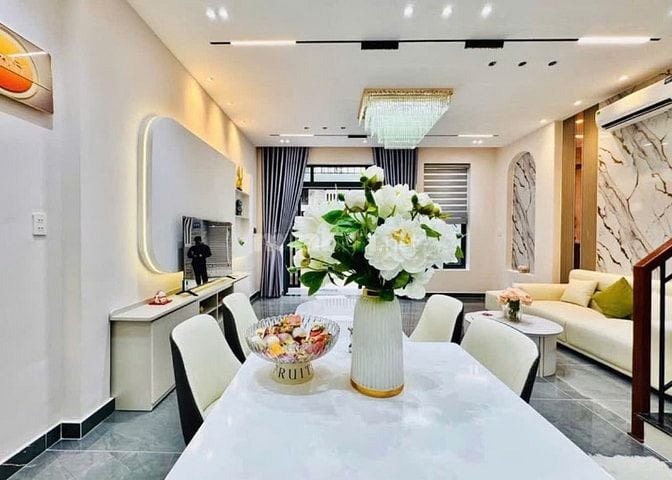 🌟Nhà ngay trung tâm Quận 10 – bán gấp nhà Sư Vạn Hạnh 76m² giá 6tỷ840